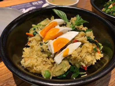 ข้าวผัดเขียวหวานไก่ไข่เค็ม