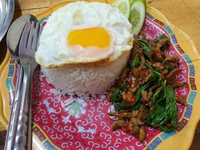 เล้งหม้อไฟ พระราม4 ; เล้งแซ่บ กะเพรารสเด็ด ของกินเล่น อาหารกลางวัน/อาหารเย็น เจ้าแรก