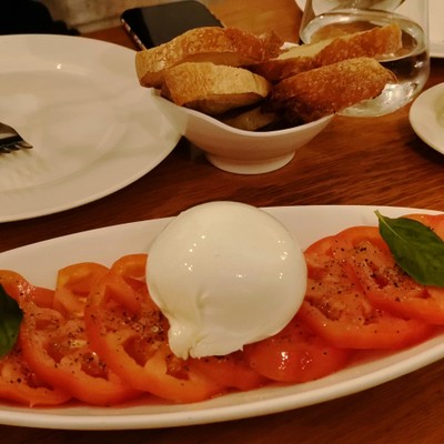 BURRATA SALAD