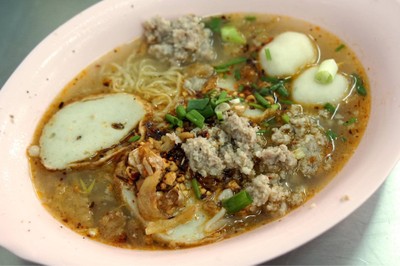 รุ่งเรือง (ตั๋ง) ก๋วยเตี๋ยวหมู สุขุมวิท26 เจ้าเก่า สุขุมวิท 26