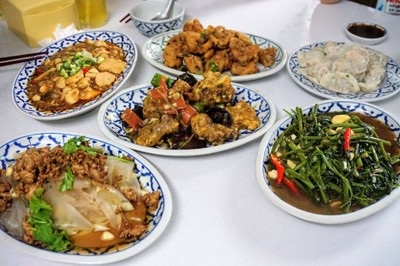 อาหาร หรือ เครื่องดื่ม