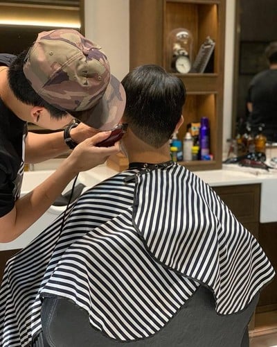 Saloon สุขุมวิท 42