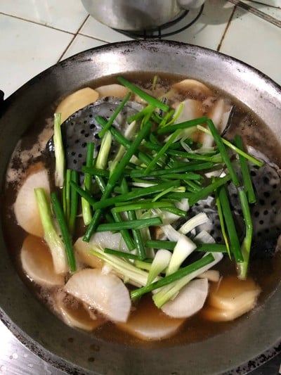 วิธีทำ หัวปลาแซลม่อนต้มซีอิ๊ว วิธีทำ หัวปลาแซลม่อนต้มซีอิ๊ว