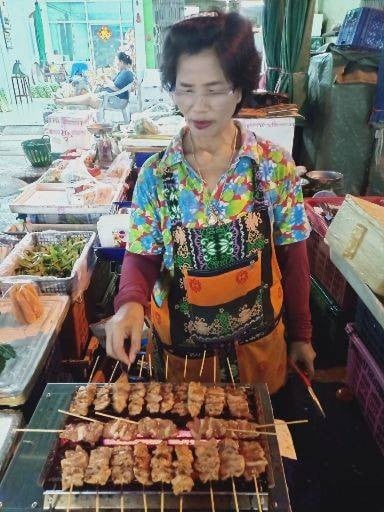 ร้านหมูปิ้ง เจ๊นุช-เจ๊นอม