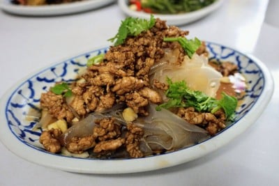 ยำก๋วยเตี๋ยว