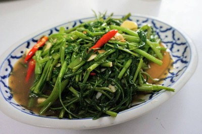 ผัดผักบุ้งไฟแดง