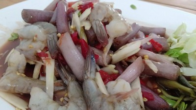 ตำสายบัวกุ้งสด