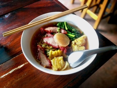 บะหมี่เกี๊ยวหมูแดง