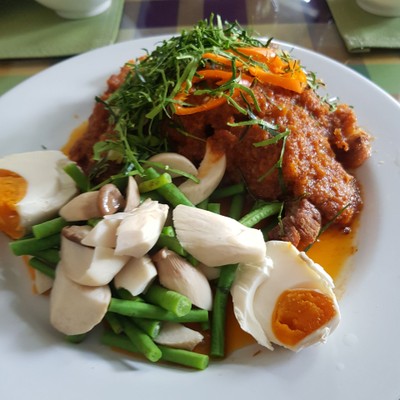หมูกรอบผัดพริกขิง