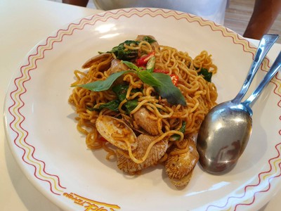 เส้นเกาหลีผัดฉ่าหอยลาย
