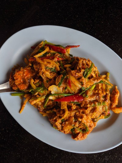 ปูนิ่มผัดผงกะหรี่