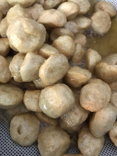 วิธีทำ สปาเกตตีผัดขี้เมาลูกชิ้นทอด วิธีทำ สปาเกตตีผัดขี้เมาลูกชิ้นทอด