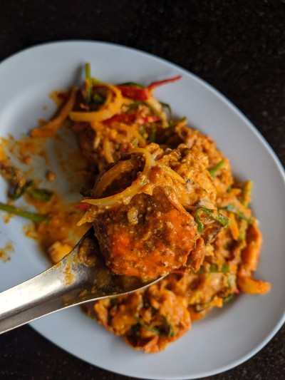 ปูนิ่มผัดผงกะหรี่