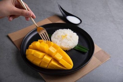 ข้าวเหนียวมะม่วงแม่วารี (Mae-Varee) Mae Varee Fruit Shop ข้าวเหนียวมะม่วงแม่วารี (Mae-Varee) Mae Varee Fruit Shop