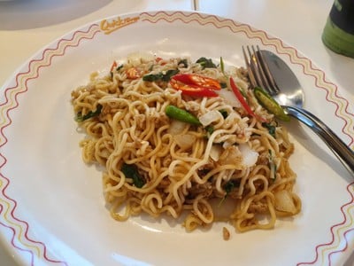 เส้นเกาหลีกระเพราหมู