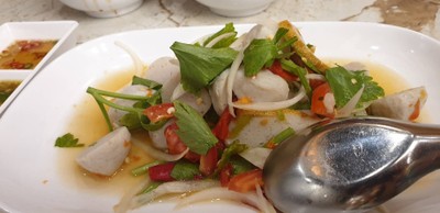 ยำลูกชิ้นปลาอินทรีย์