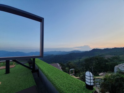 ตรงนี้สั่งหมูทะ มากินได้ ชุด450เหมือนกานแต่วิวมันได้