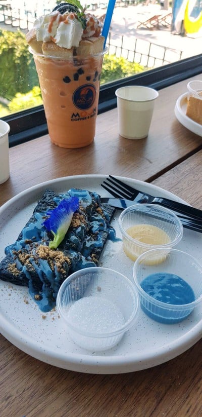 Moon Coffee & Roti สิชล