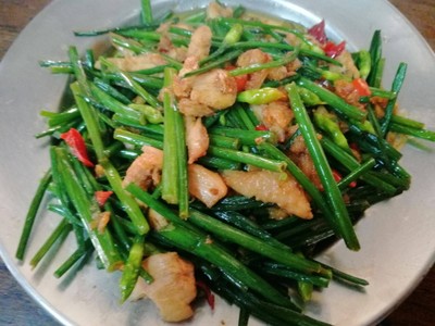 วิธีทำ ผัดไม้กวาดไก่ไส่กระเทียม วิธีทำ ผัดไม้กวาดไก่ไส่กระเทียม