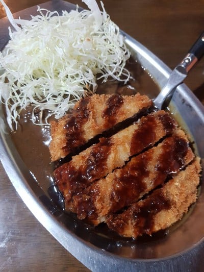 ข้าวแกงกะหรี่เนื้อสับชุบแป้งทอด