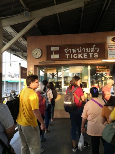 ซื้อตั๋วรถไฟสายธนบุรี-หลังสวน​ ขึ้น​ 7.35