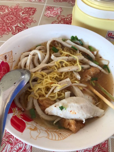 ก๋วยเตี๋ยวเส้นปลา หมี่เหลือง ลูกชิ้นปลา 