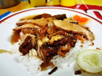 ข้าวหมูแดงซอกตึกสามย่าน เชลล์ชวนชิม ข้าวหมูแดงซอกตึกสามย่าน เชลล์ชวนชิม
