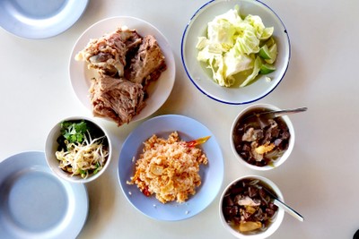 อาหาร หรือ เครื่องดื่ม