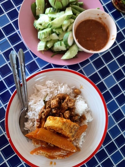 ข้าวแกงเมืองนคร (ร้านป้าเกื้อ)
