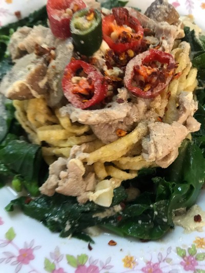 หมี่กรอบราดหน้า คะน้าฮ่องกง ใส่ไข่ 🤪 หมี่กรอบราดหน้า คะน้าฮ่องกง ใส่ไข่ 🤪