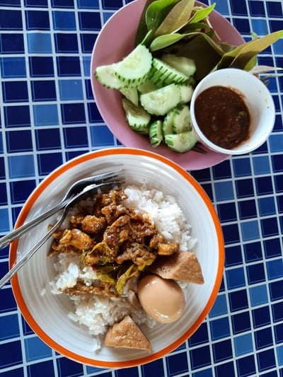 ข้าวแกงเมืองนคร (ร้านป้าเกื้อ)