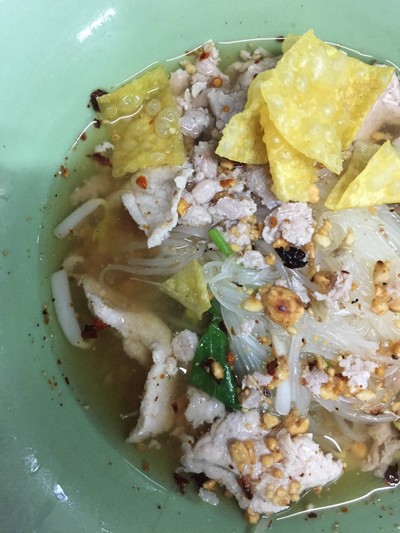 ก๋วยเตี๋ยวหมูต้มยำใบตำลึง