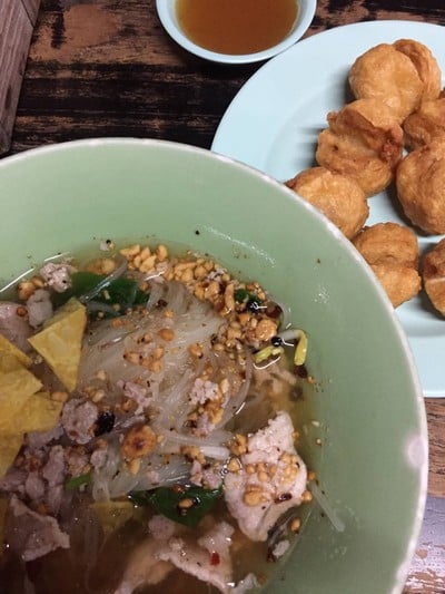 ก๋วยเตี๋ยวหมูต้มยำใบตำลึง