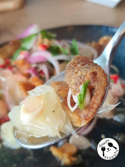 ยำปลาสลิดส้มโอ