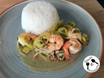กุ้งผัดพริกสดราดข้าว