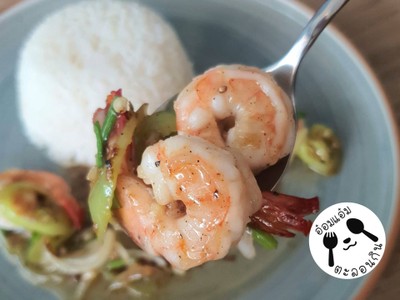 กุ้งผัดพริกสดราดข้าว