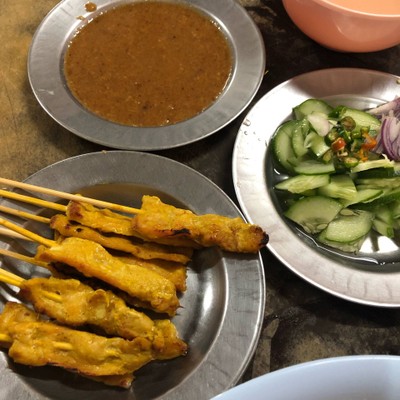 หมูสะเต๊ะชุดกลาง