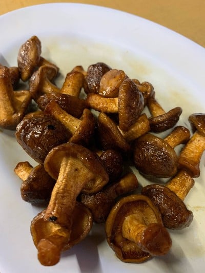 ผัดเห็ดหอมซีอิ๊ว