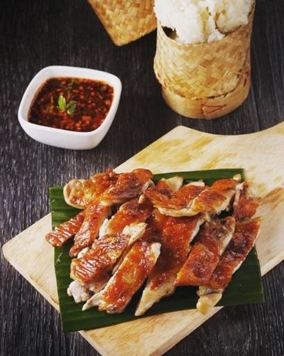 ไก่ย่างหนังกรอบป้าแก้ว (Pakaewkaikob) ไก่ย่างหนังกรอบป้าแก้ว (Pakaewkaikob)