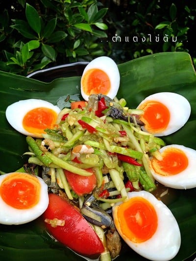 ฟินๆ กับตำแตงรสแซ่บ ทานคู่กับไข่ต้มมะตูม เข้ากั๊นเข้ากัน 😋