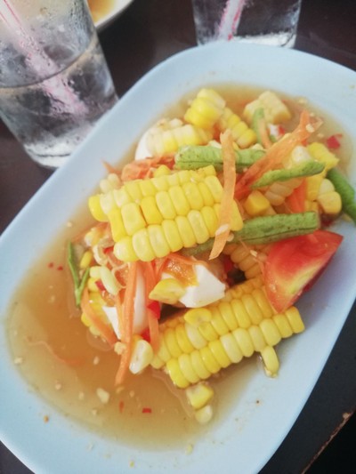 ส้มตำข้าวโพดไข่เค็ม (ราคาร้าน)
