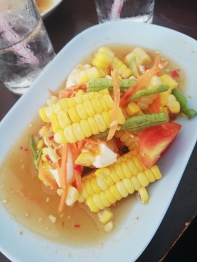 ส้มตำข้าวโพดไข่เค็ม (ราคาร้าน)