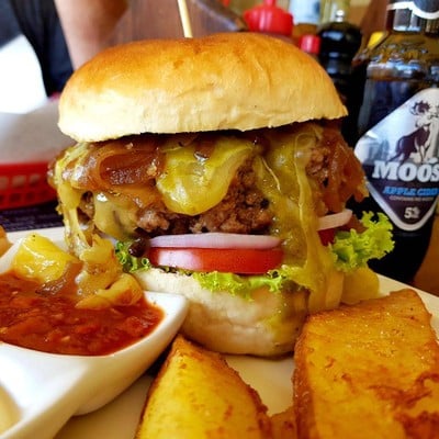 อาหาร หรือ เครื่องดื่ม