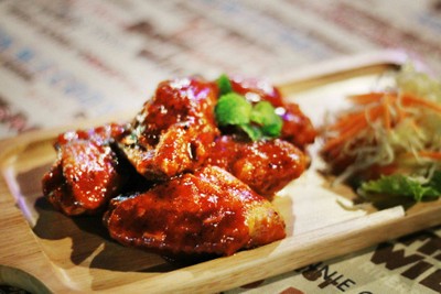 ปีกไก่ทอดซอสบาบีคิว