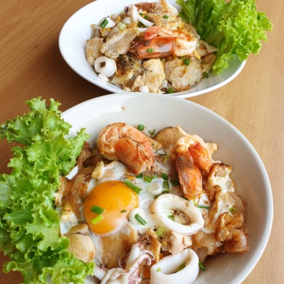 ก๋วยเตี๋ยวคั่วสูตรดั้งเดิม + ไข่ลาวา ไม่ใส่พริก
