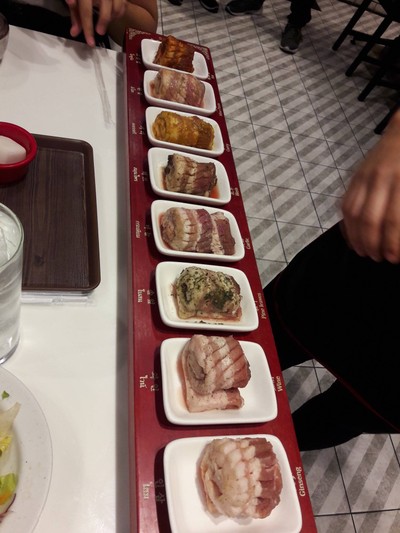 หมู 8 สี