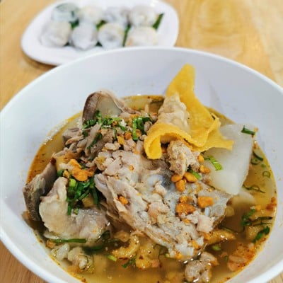 เมนูของร้าน ก๋วยเตี๋ยวปากหม้อ บ้านอุ๊ย