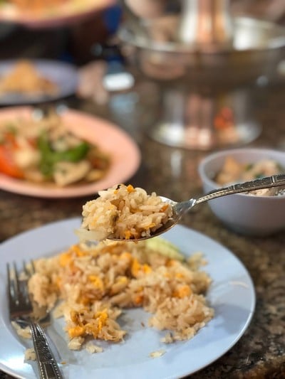 ข้าวเม็ดดี แต่เนื้อปูเค้าน้อยไปหน่อย ยีจนมันเป็นเศษไปแล้ว ไม่เป็นก้อน