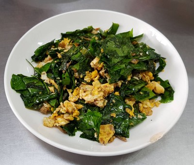 ใบเหลียงผัดไข่
