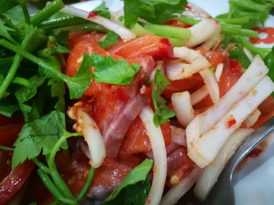 ยำแซลมอน